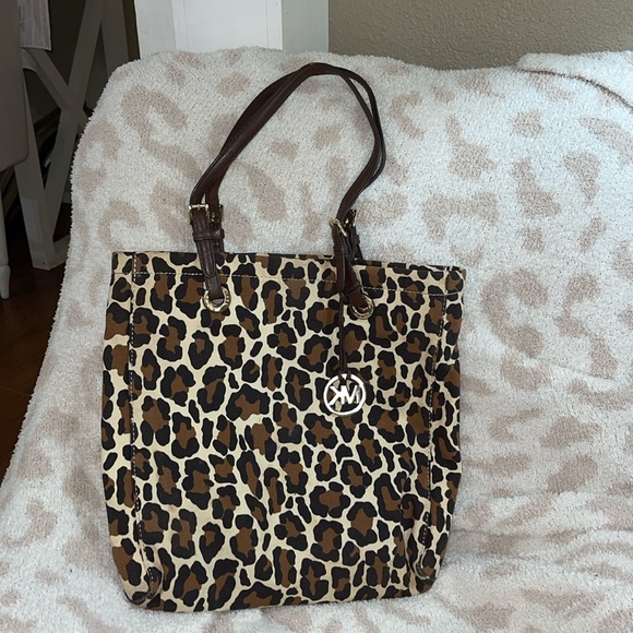Michael Kors Leopard Canvas Style Bags Rare Style - Picture 1 of 4